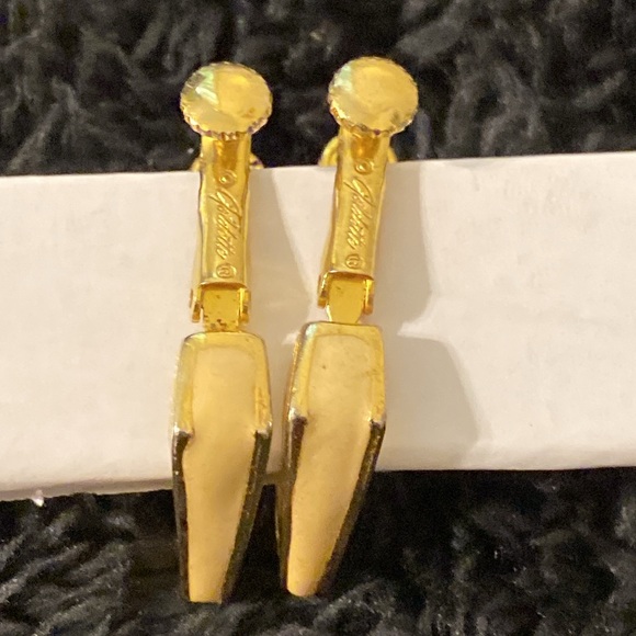 Vintage Goldette Screw Back Enamel and Told Tone Earrings Patent # 3.176.475 - Picture 3 of 6